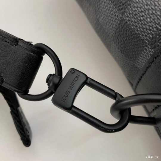 VUITTON BUSINESS LOUIS UTILITY BAG 0823